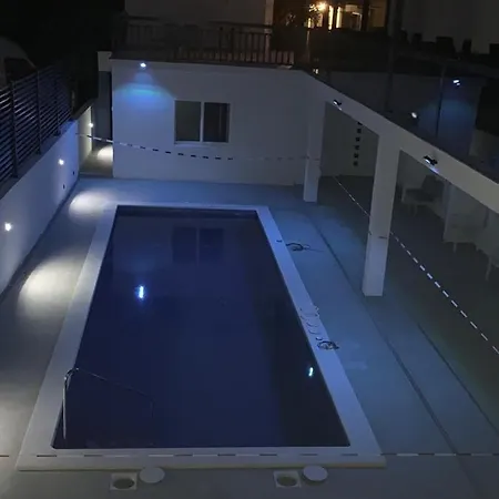 With A Swimming Pool Kastel Stafilic, - 17710 Πανσιόν